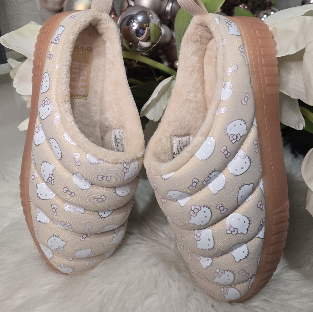 Hello Kitty WOMEN'S SLIPPERS Brand new